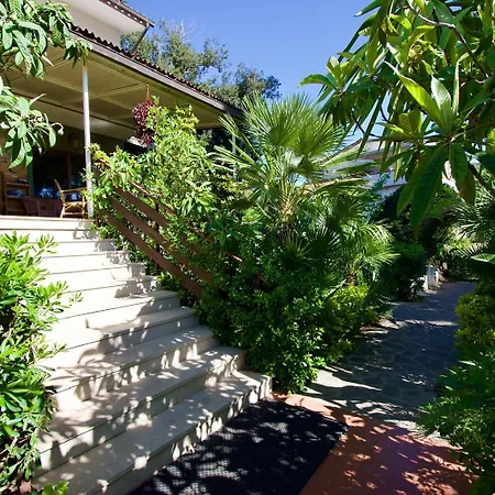 Eden Park מלון מרינה די קמפו